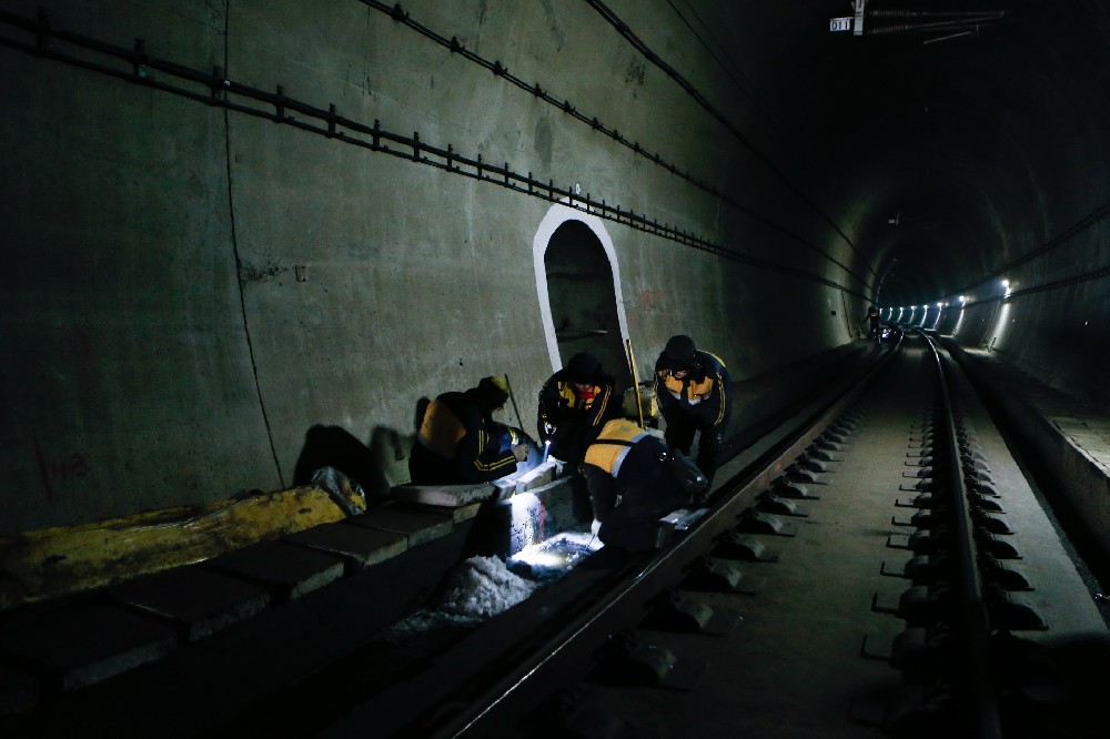 洪洞铁路运营隧道病害现状